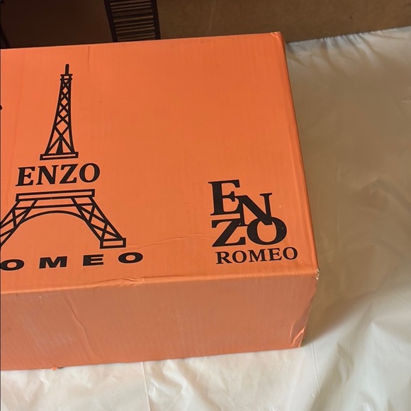 Gold Shimmering Heels with Glitter Finish - Picture 7 of 9